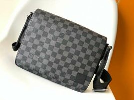 Picture of LV Mens Bags _SKUfw137789335fw